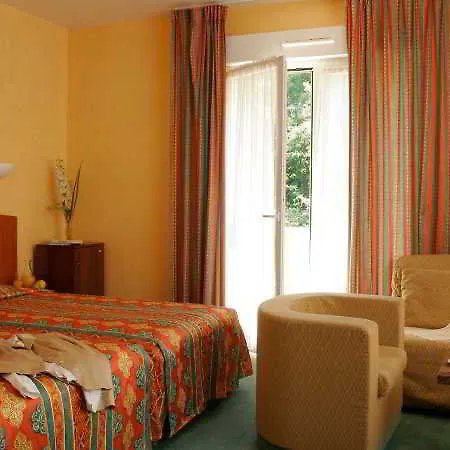 Hotel L'orée Du Bois Vittel